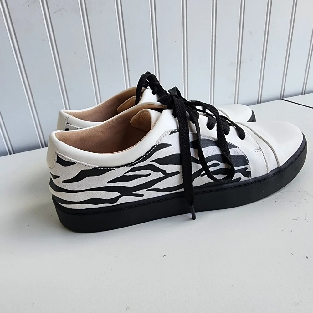 JOURNEE COLLECTION Womens Black White Taschi Cap Toe Platform Sneakers Shoes 8.5